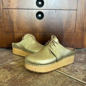 Bryr Zoe Lace up clogs